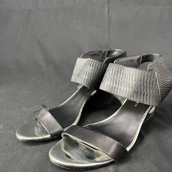 United Nude Chrome and Black sandals - Picture 1 of 4
